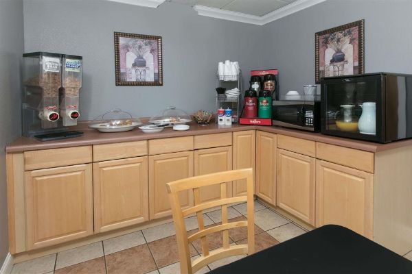 KNIGHTS INN LONGVIEW (Longview)